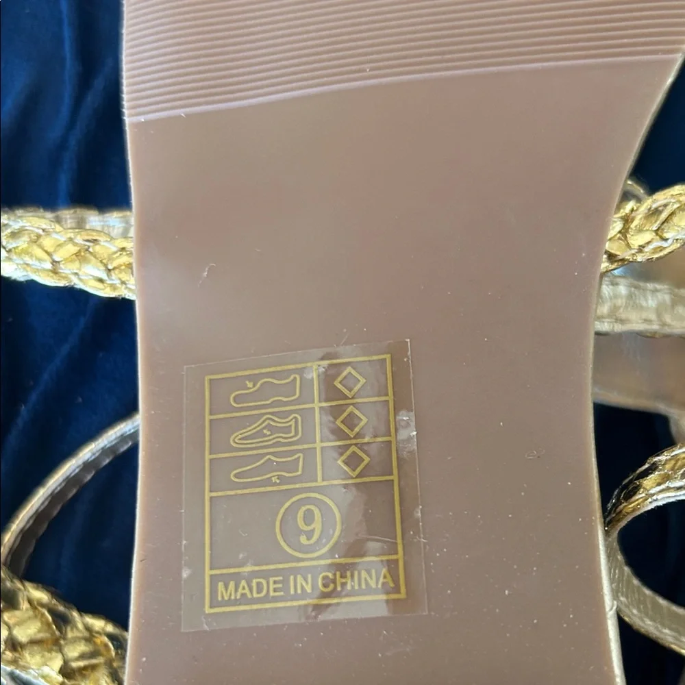 NWOT Elegant Gold Strappy Sandals - Picture 8 of 9